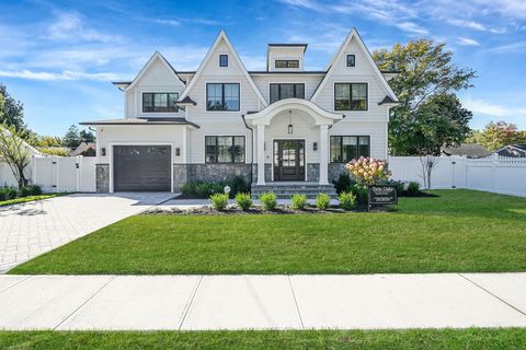 1824 Gildersleeve Street Merrick NY 11566