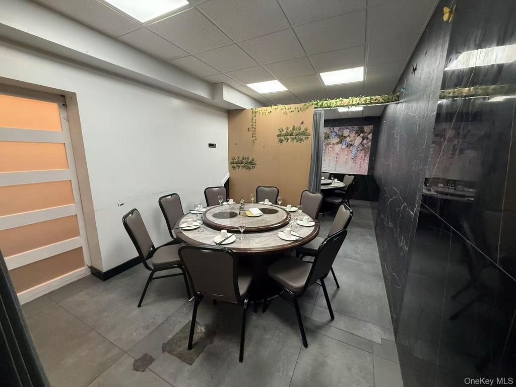 Photo of 15630 northern blvd Blvd, Flushing, NY 11354 (MLS # 986489)