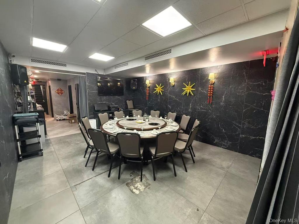 Photo of 15630 northern blvd Blvd, Flushing, NY 11354 (MLS # 986489)