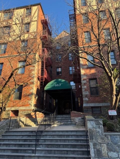 Locust Street 1F, Mount Vernon, New York - 1 Bedrooms  
1 Bathrooms - 