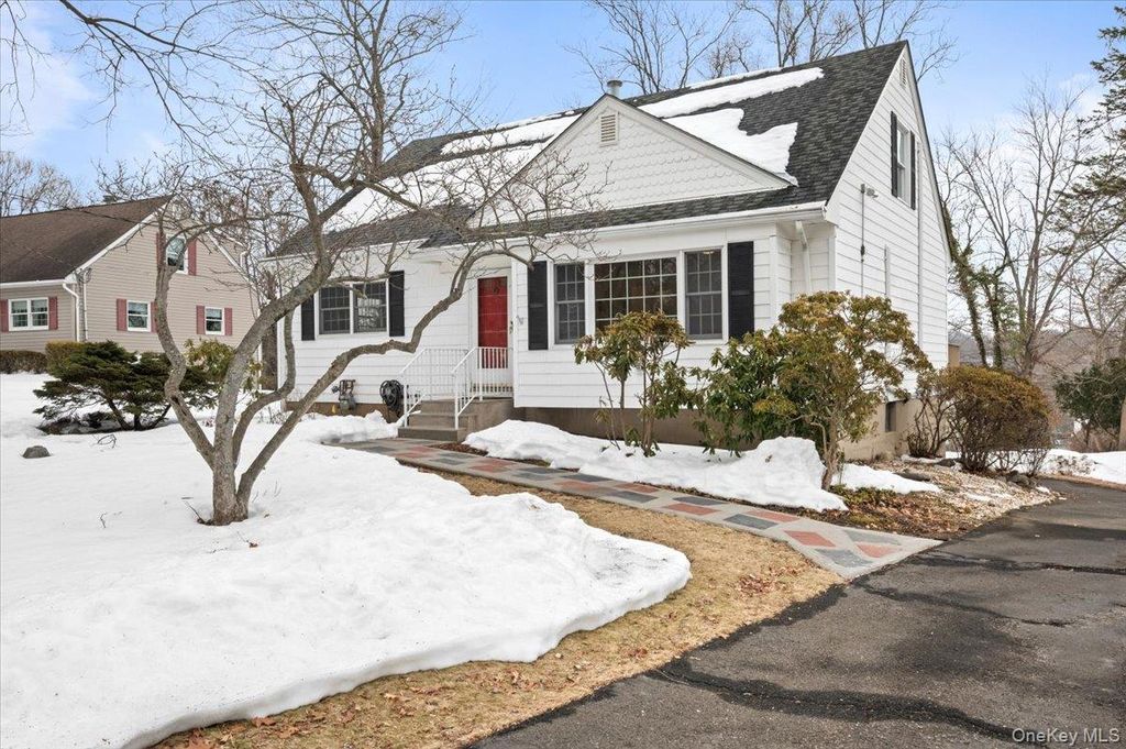 Photo of 146 N Lincoln Street, Pearl River, NY 10965 (MLS # 963519)