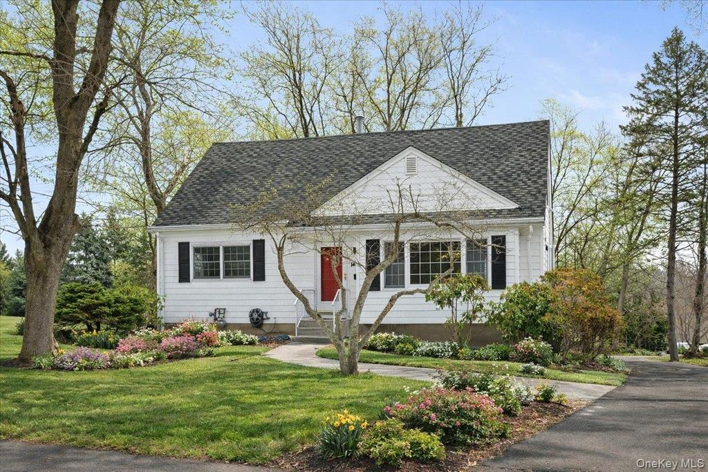 Photo of 146 N Lincoln Street, Pearl River, NY 10965 (MLS # 963519)