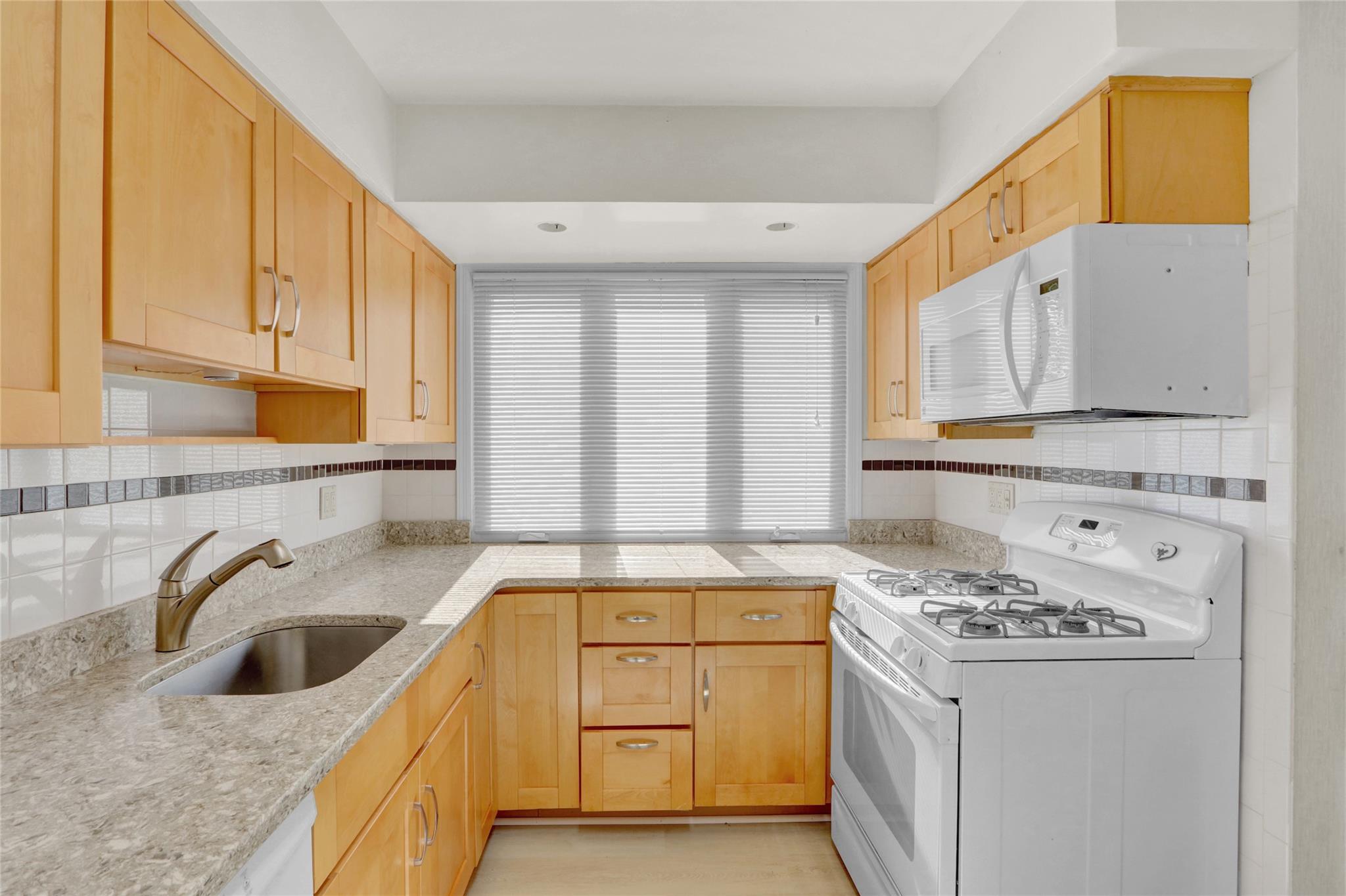 159 E New York Avenue, Valley Stream, New York image 15