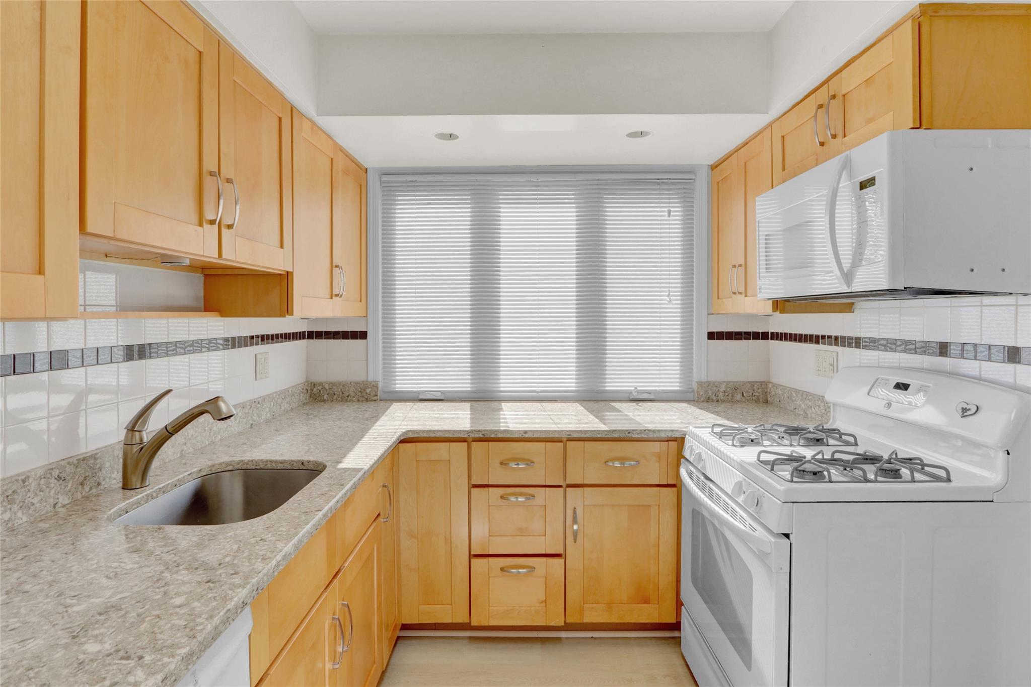 159 E New York Avenue, Valley Stream, New York image 14