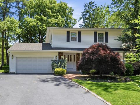 Homes For Sale - 161 Cow Neck Road<br/> Port Washington, NY 11050