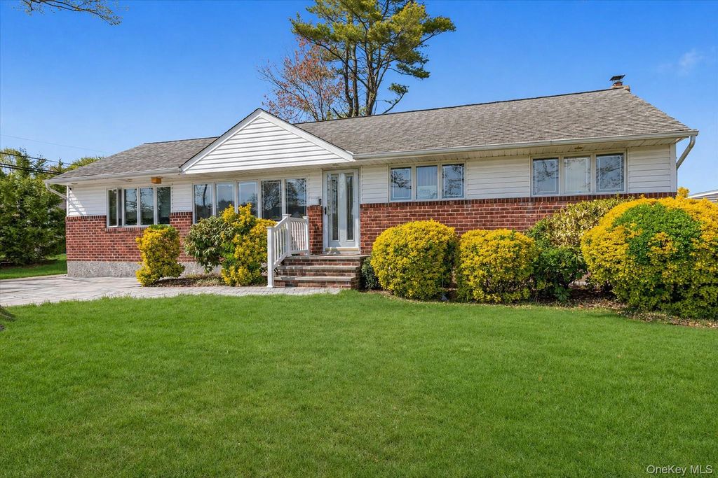 Photo of 26 Sheridan Street, Old Bethpage, NY 11804 (MLS # 990593)