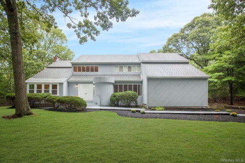 Photo of 12 N Ridge Road, Setauket, NY 11733 (MLS # 1020376)