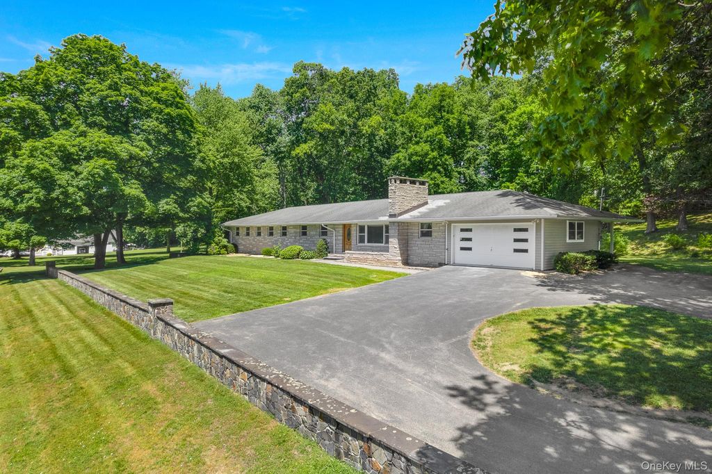 Photo of 21 Vail Road, Poughkeepsie, NY 12603 (MLS # 1018187)