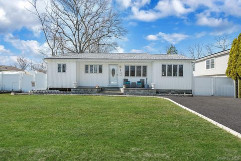 Homes For Sale - 8 Sunset Avenue<br/> Wheatley Heights, NY 11798