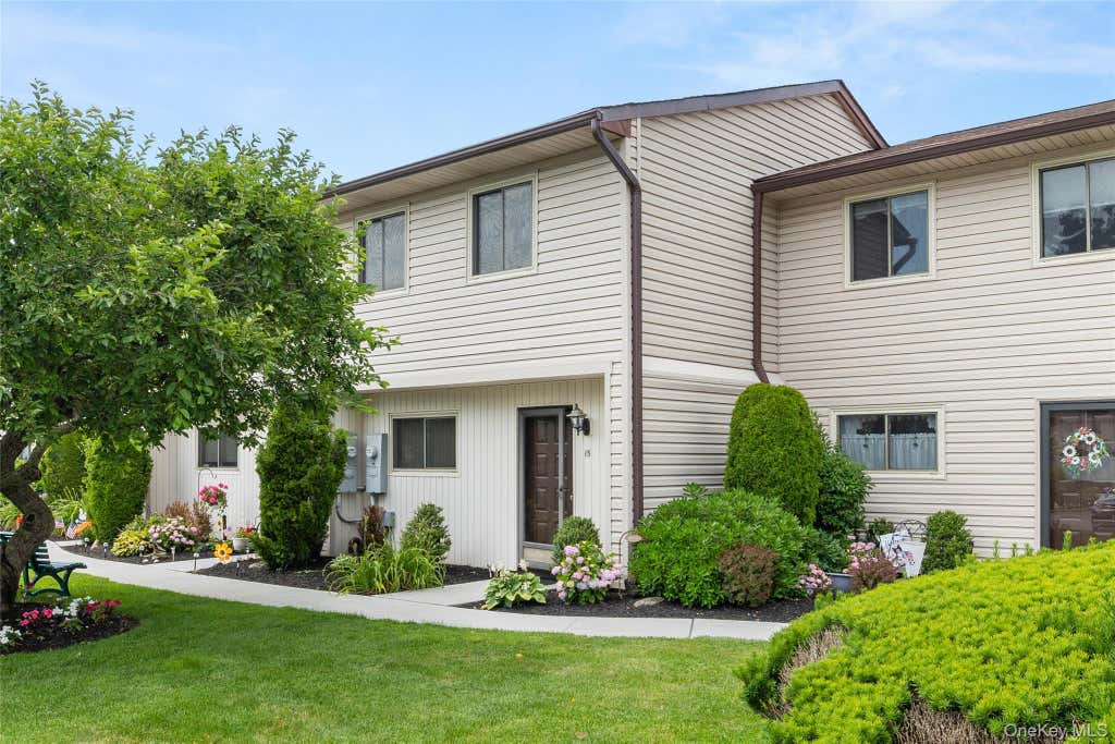 Photo of 650 newbridge Road #15, East Meadow, NY 11554 (MLS # 1016439)
