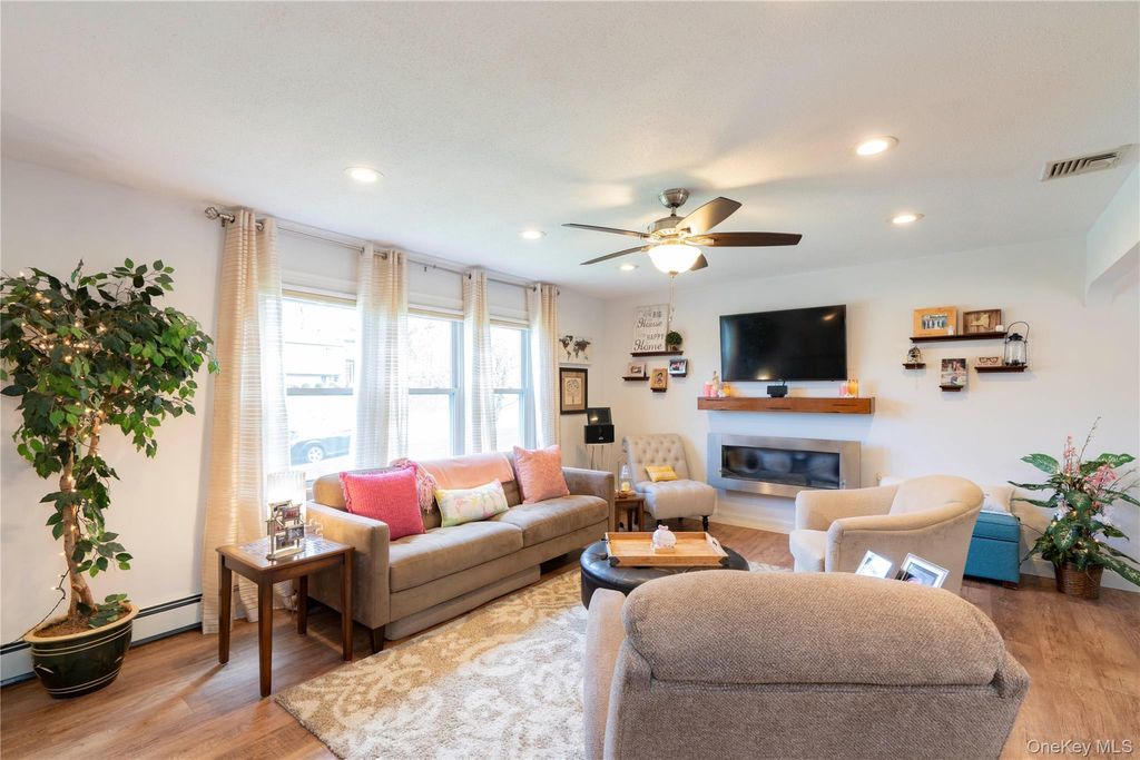 Photo of 4 Tanglewood Lane, Poughkeepsie, NY 12603 (MLS # 1024864)