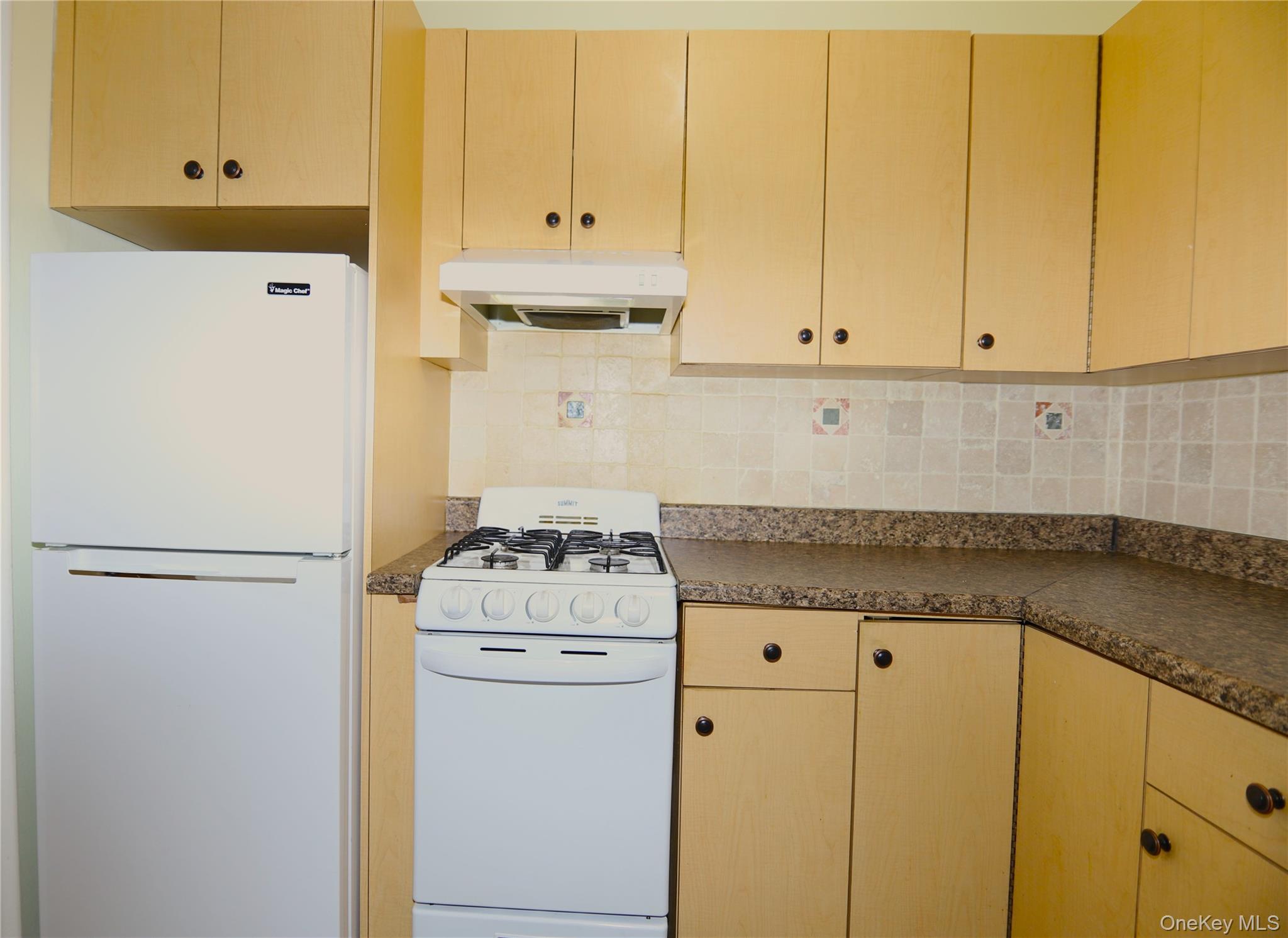 330 S Broadway E1