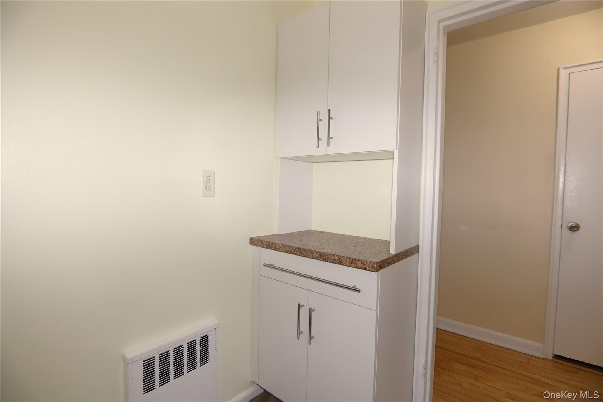 330 S Broadway E1
