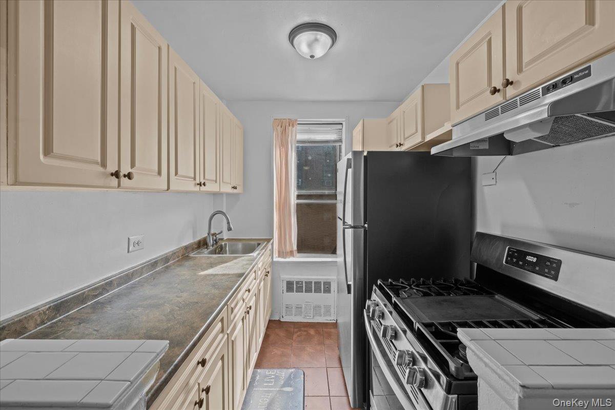 3520 Tryon Avenue 502