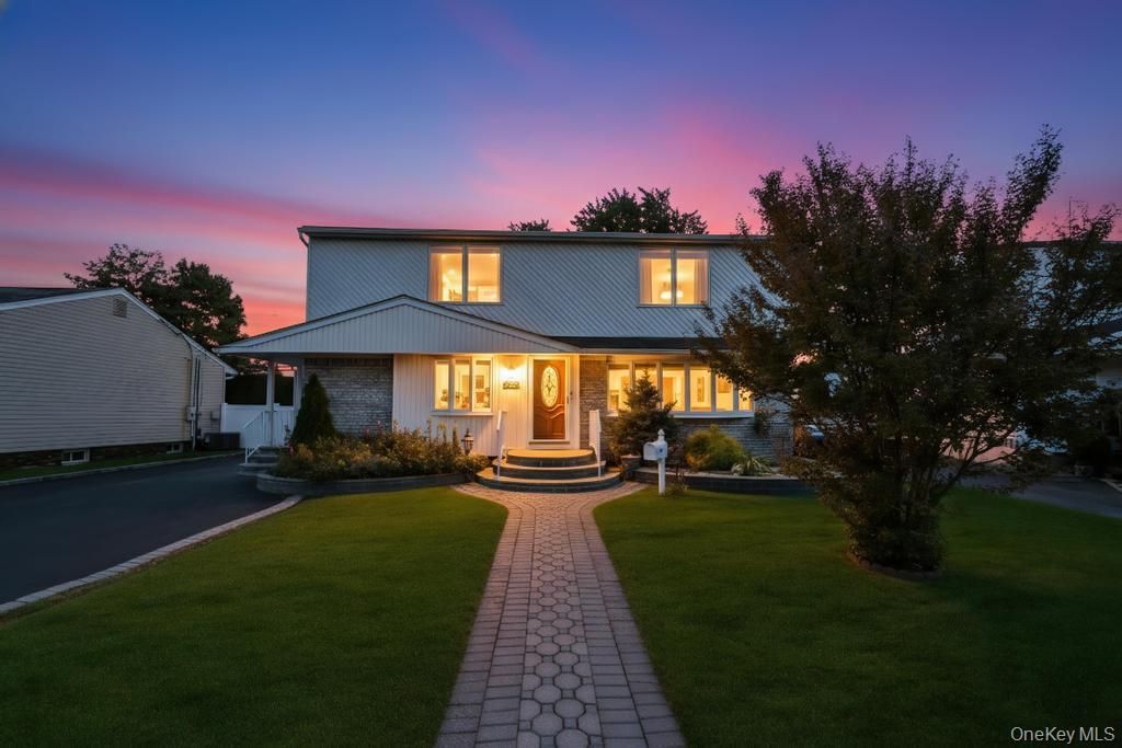 Photo of 30 Andover Lane, Hicksville, NY 11801 (MLS # 973416)