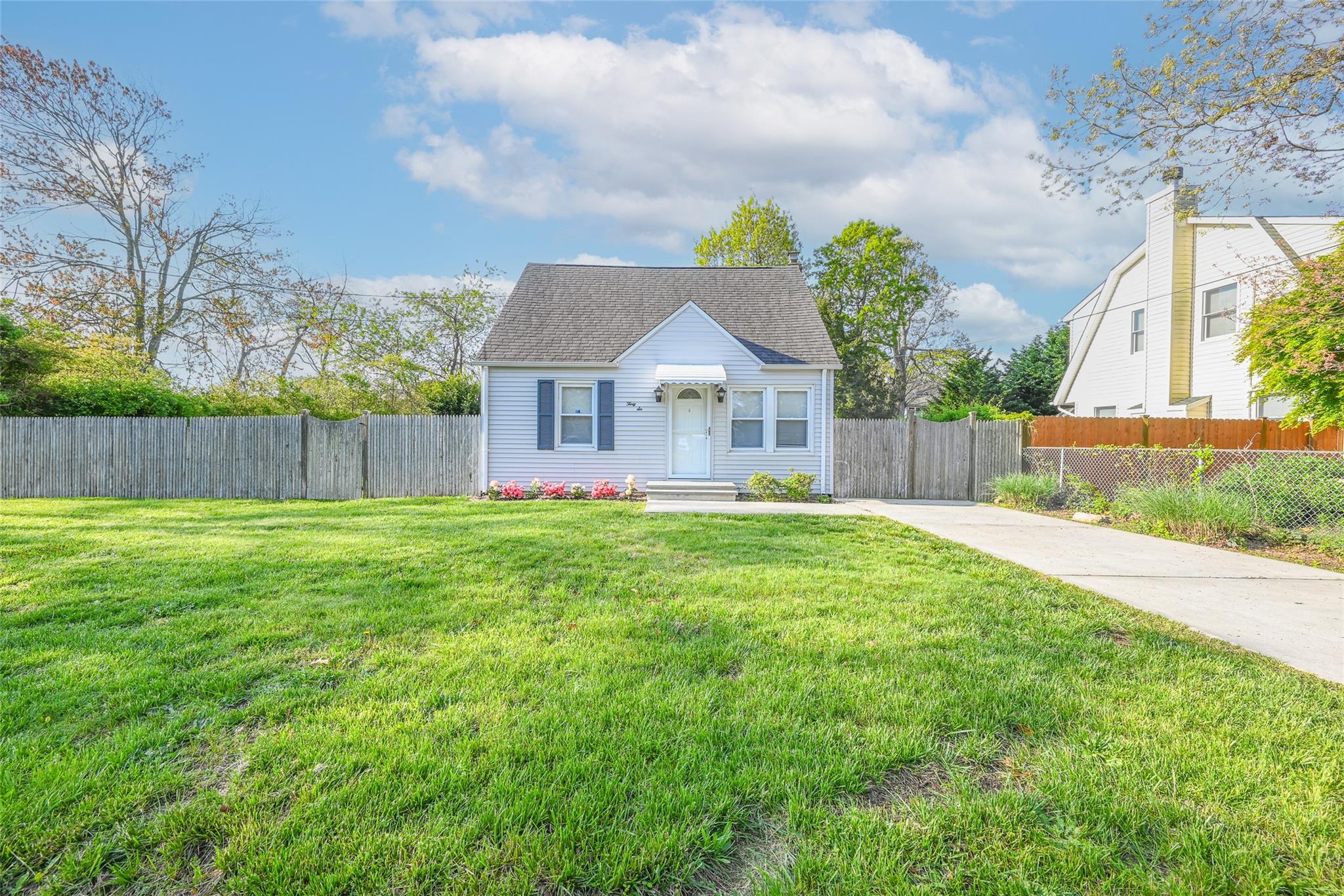 36 Westminster Drive, Shirley, New York image 1