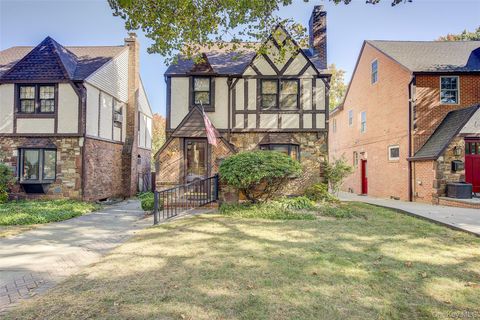 50-15 245th Street Douglaston NY 11362