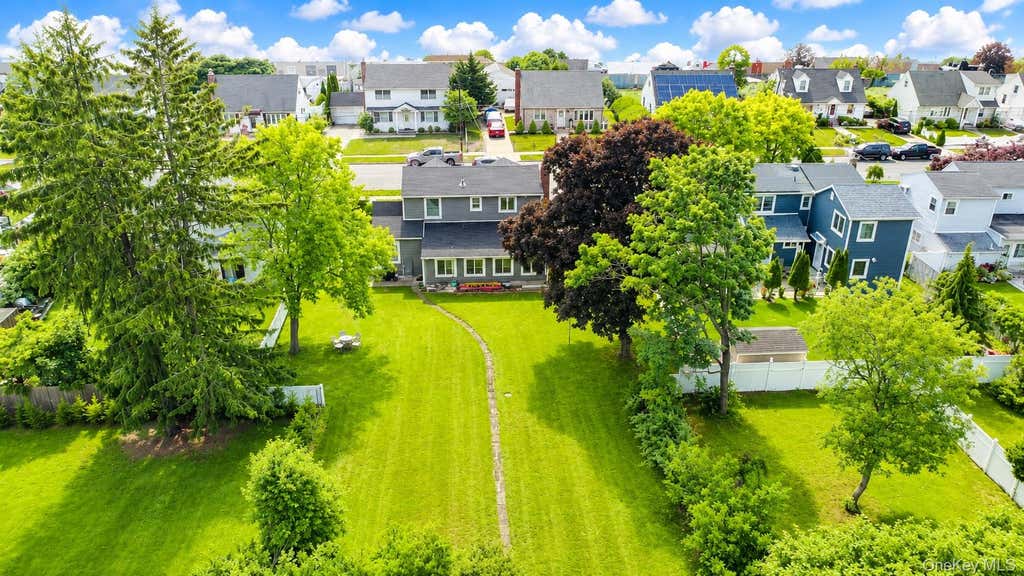 Photo of 54 Twinlawns Avenue, Hicksville, NY 11801 (MLS # 1010157)