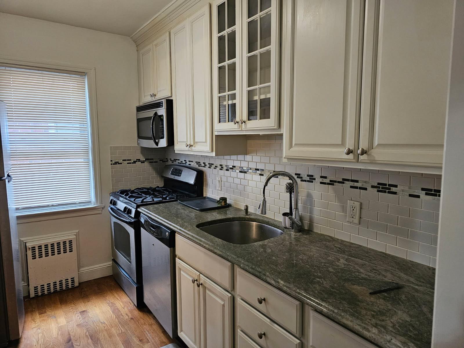 Rental Property at Clearview Expressway 1st Fl, Bayside, Queens, NY - Bedrooms: 2 
Bathrooms: 1 
Rooms: 6  - $2,495 MO.