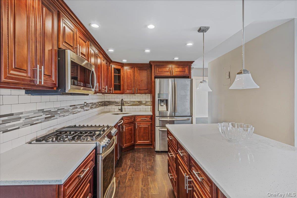 18-15 215th Street 10 P