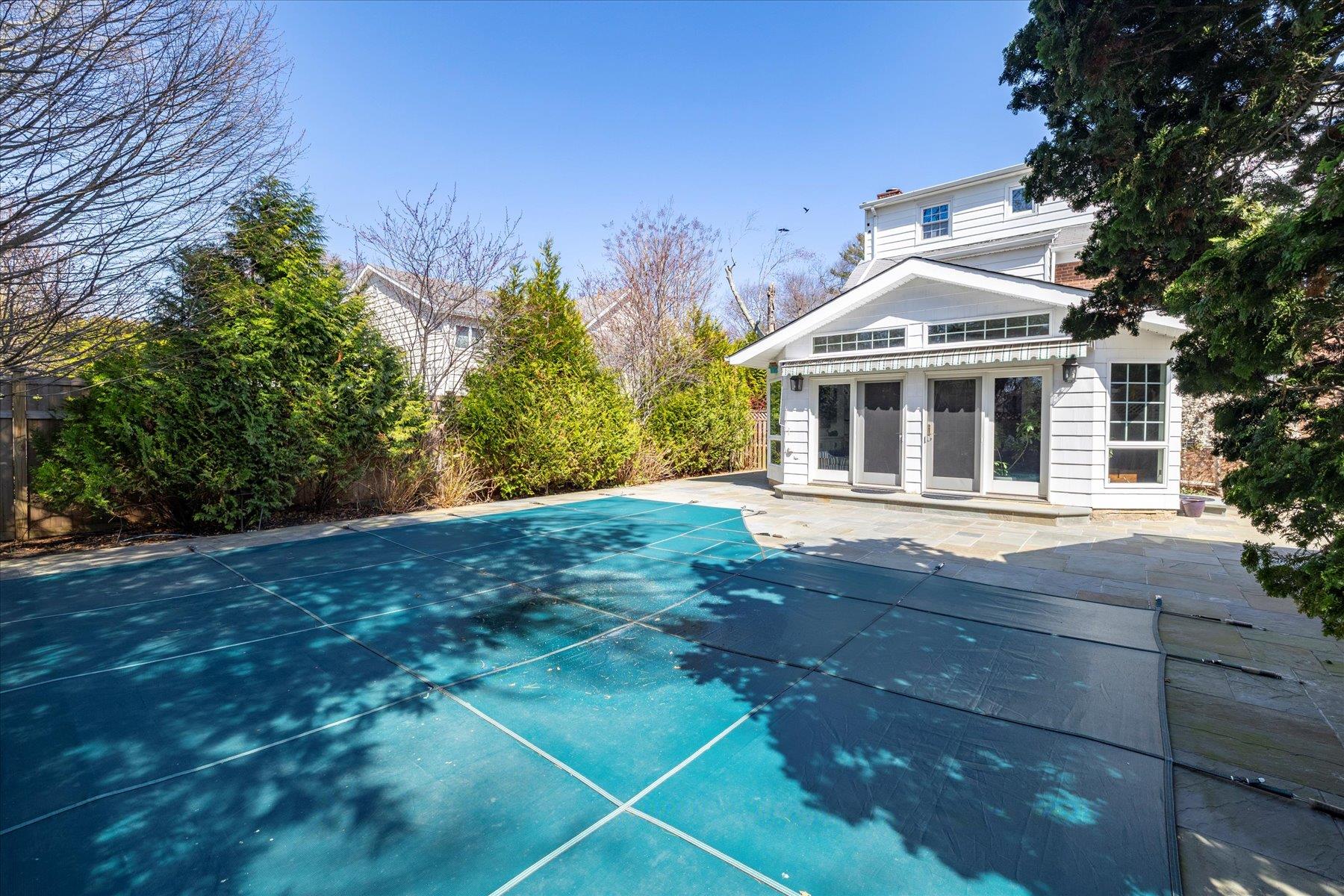 54 Roxen Road, Rockville Centre, New York image 22