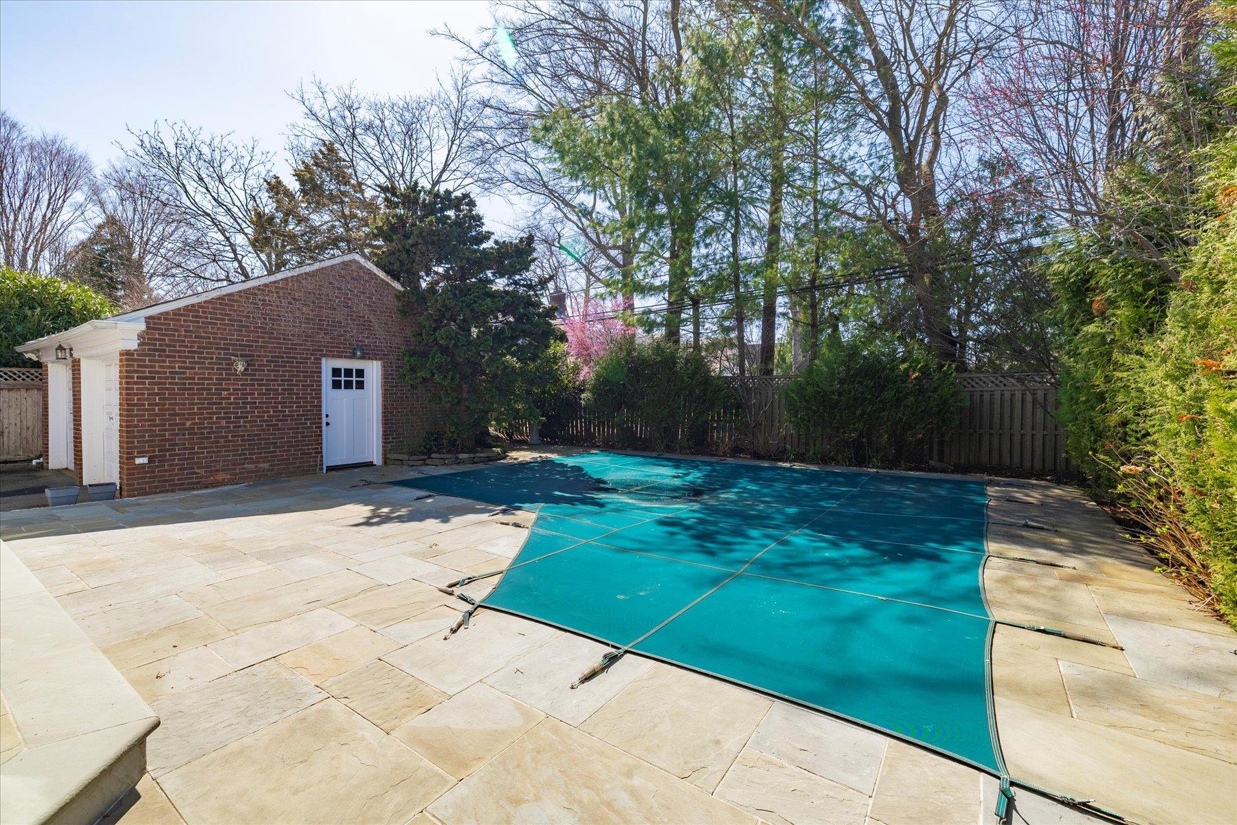 54 Roxen Road, Rockville Centre, New York image 21