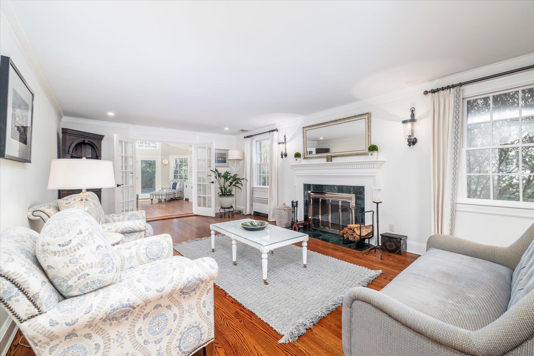 54 Roxen Road, Rockville Centre, New York image 4