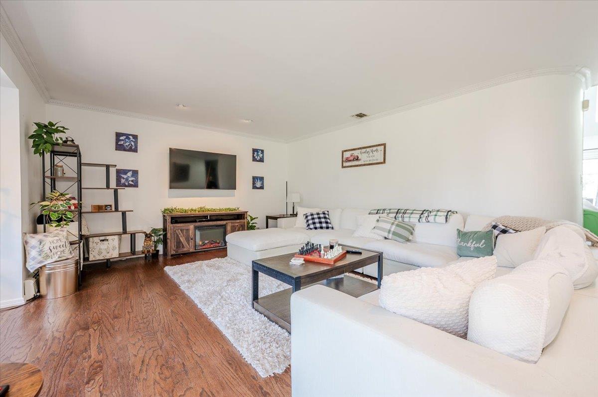 7 Marc Drive, Ridge, New York image 4