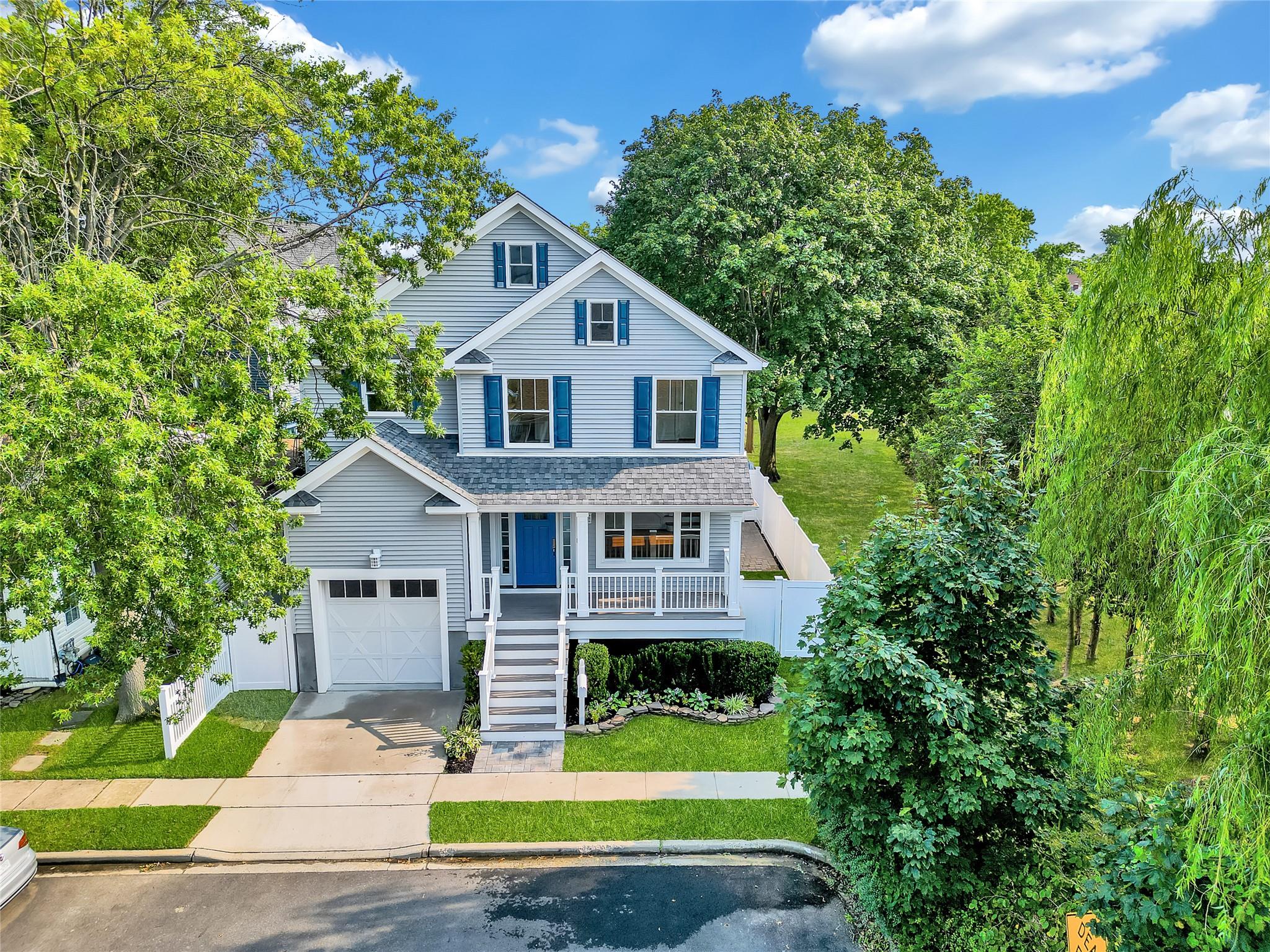 7 Bayview Street E