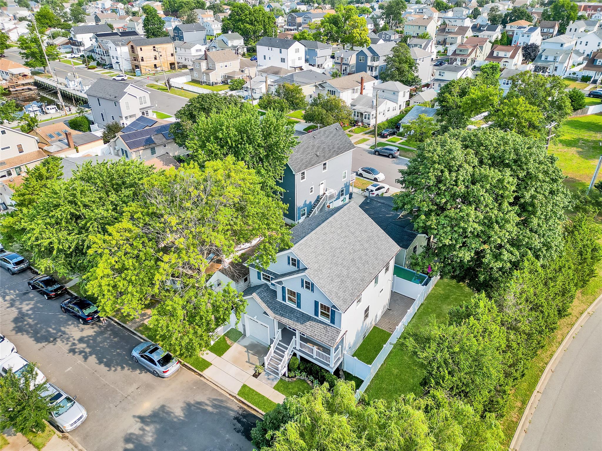 7 Bayview Street E