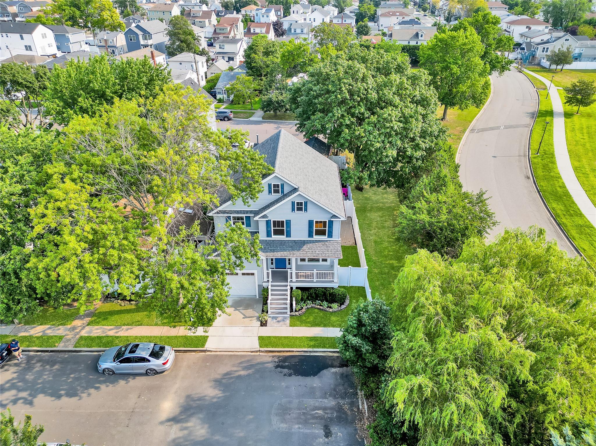 7 Bayview Street E