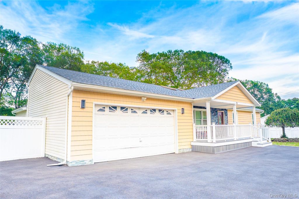 Photo of 11 Blazer Drive, Islandia, NY 11749 (MLS # 922426)