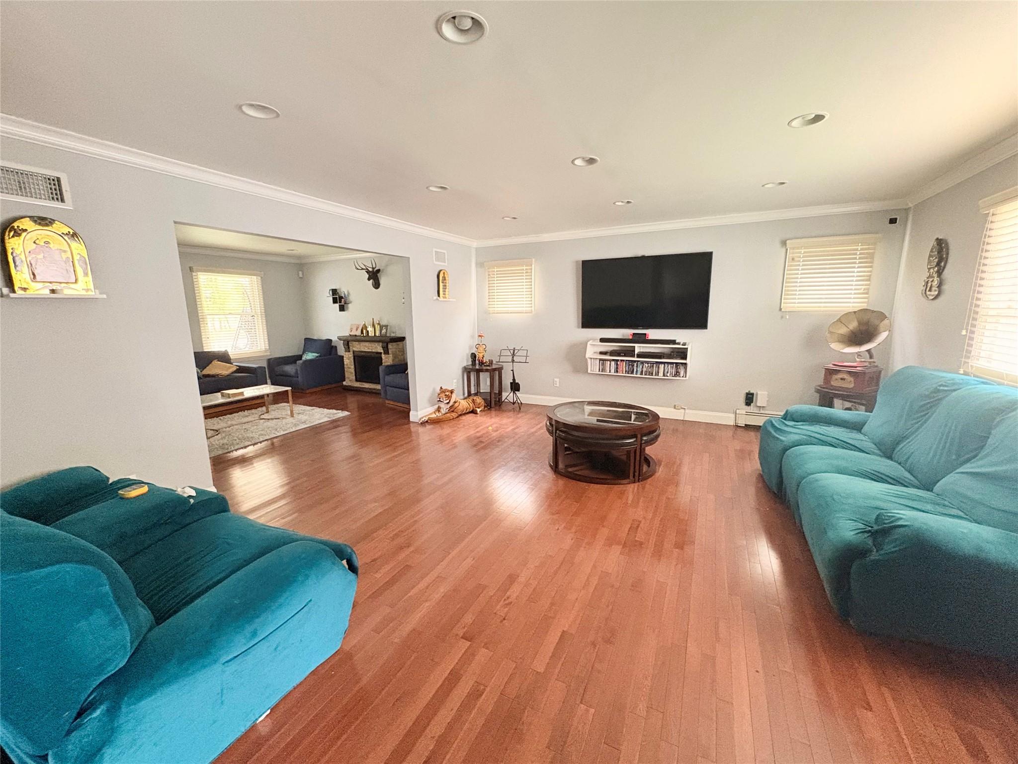 722 Palmetto Drive, Franklin Square, New York image 2