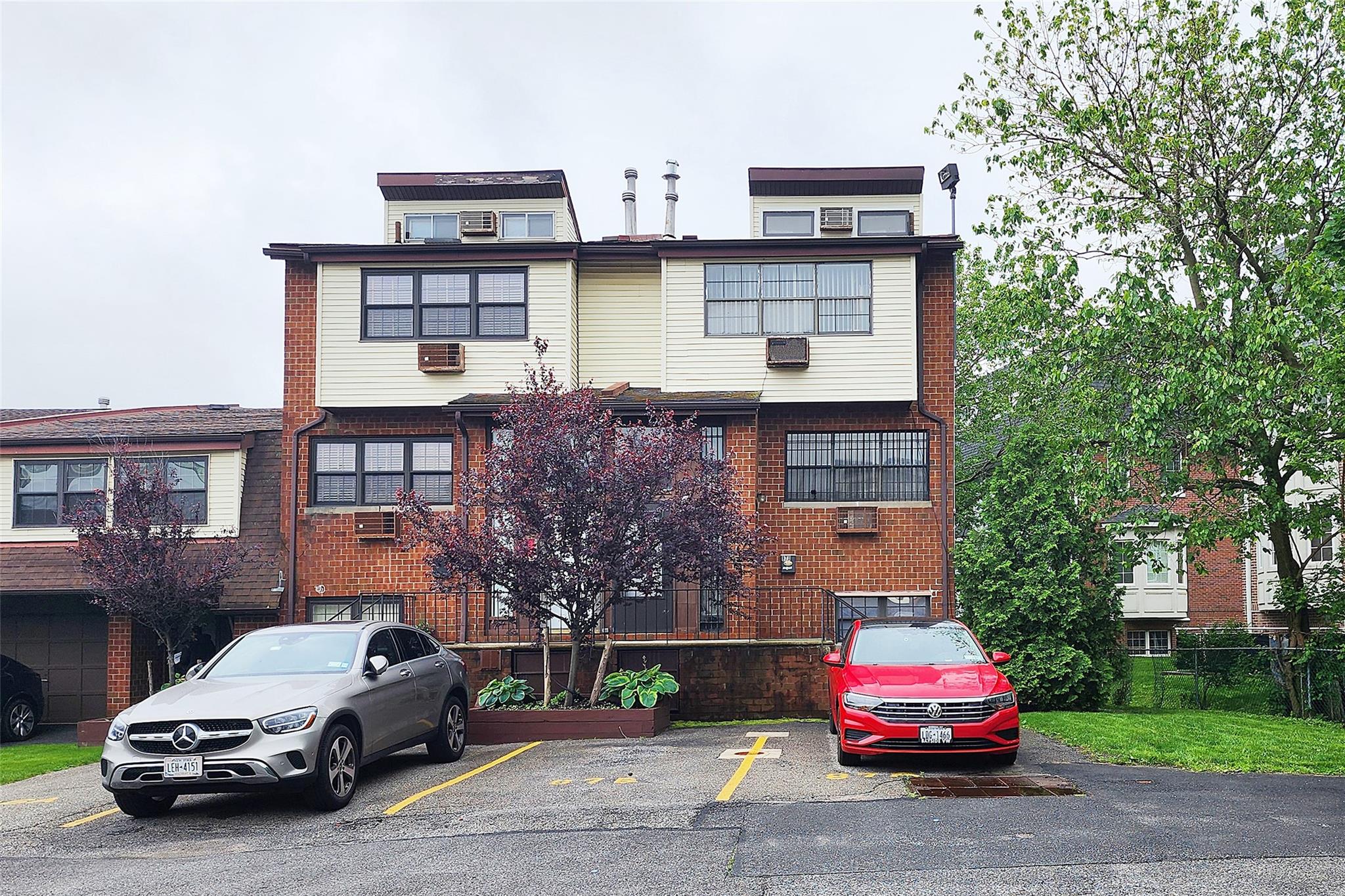 Property for Sale at Cove Court 87A, College Point, Queens, NY - Bedrooms: 3 
Bathrooms: 3 
Rooms: 8  - $718,888