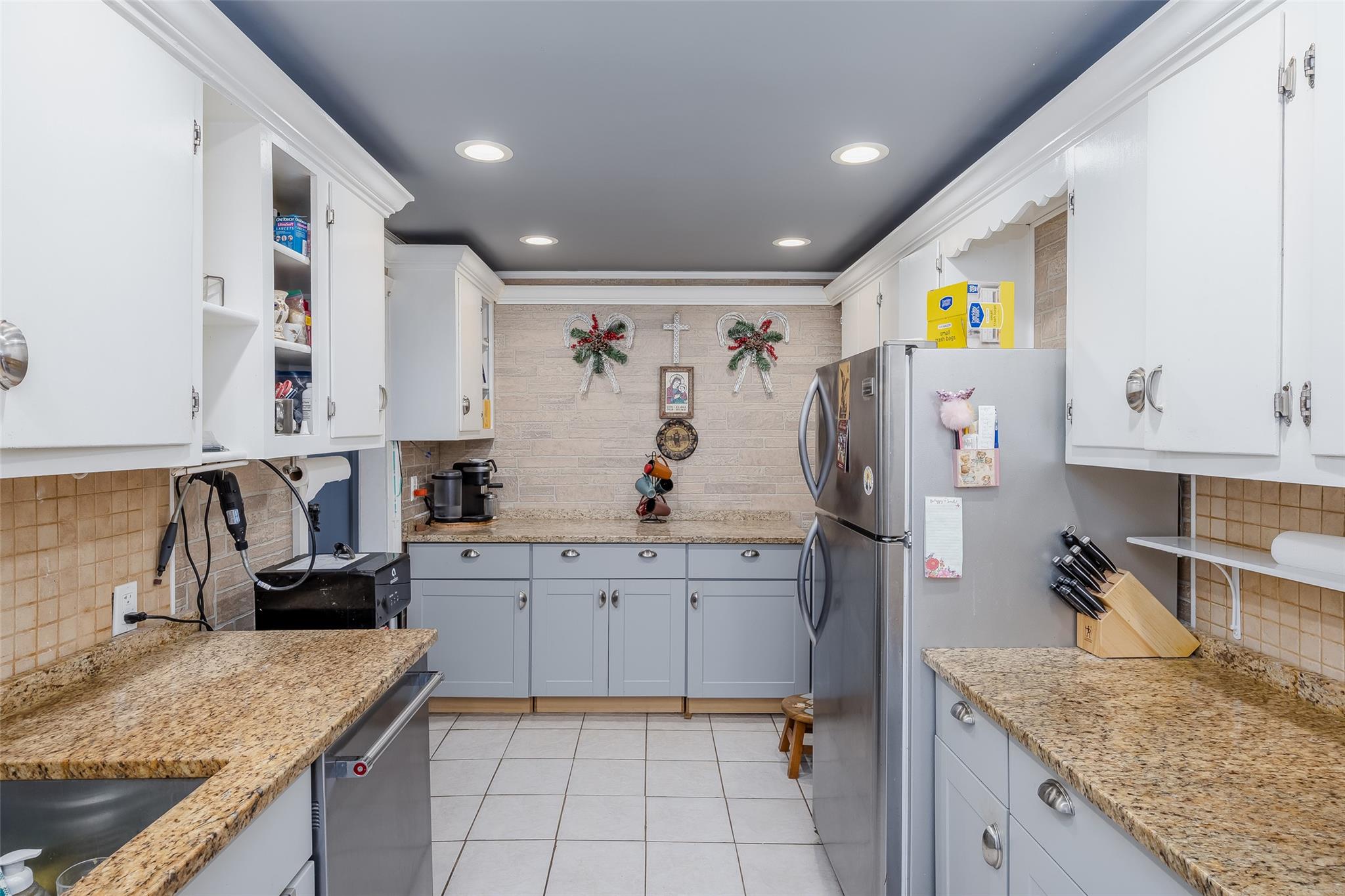 34 Parkdale Drive, North Babylon, New York image 8