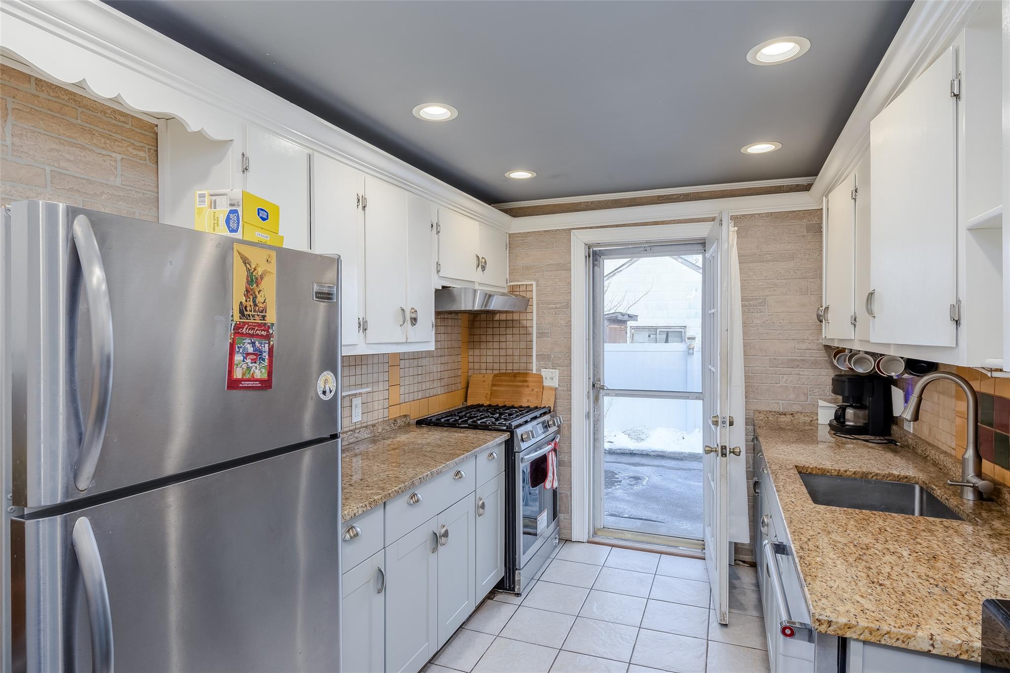 34 Parkdale Drive, North Babylon, New York image 7