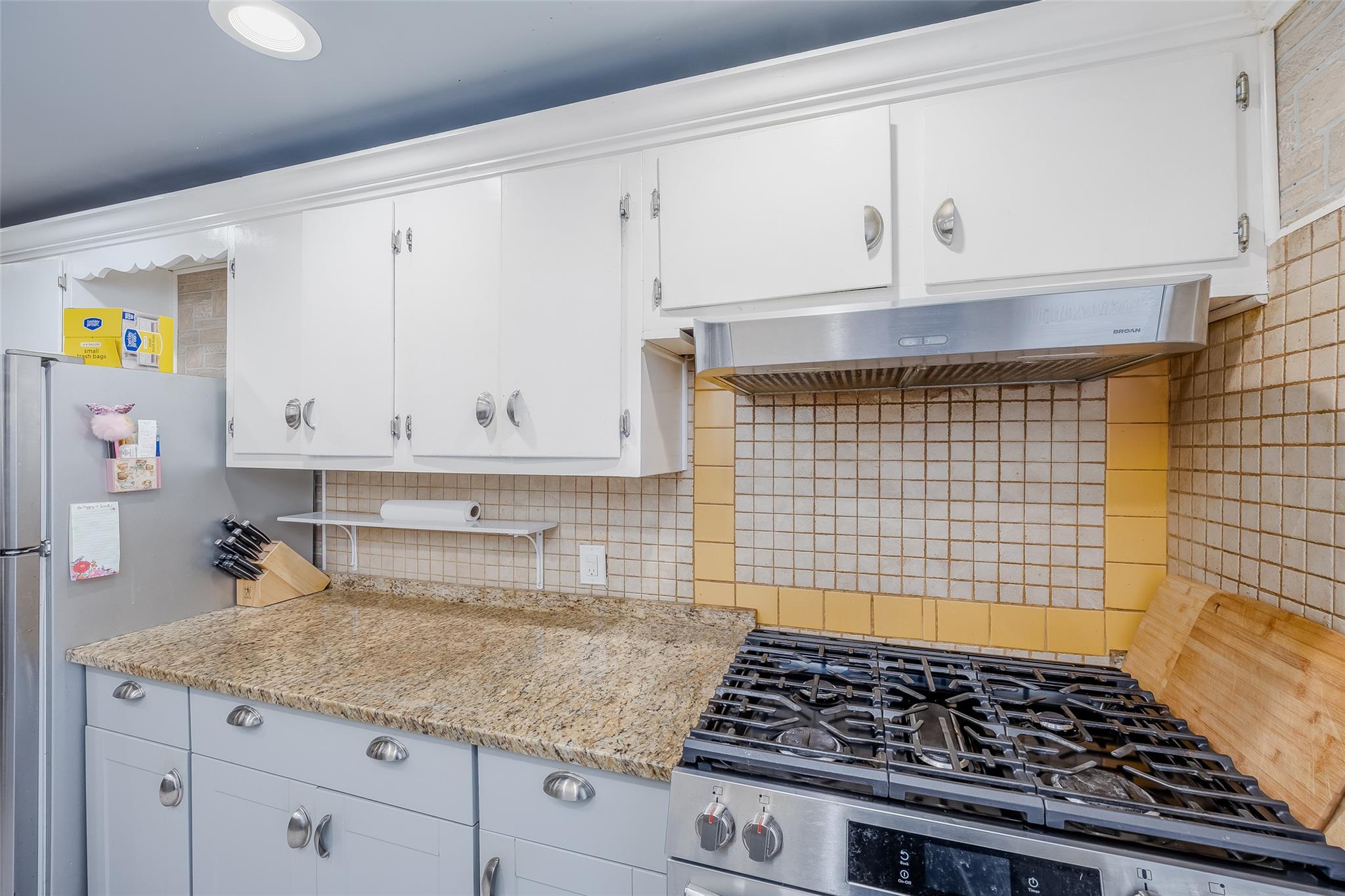 34 Parkdale Drive, North Babylon, New York image 9