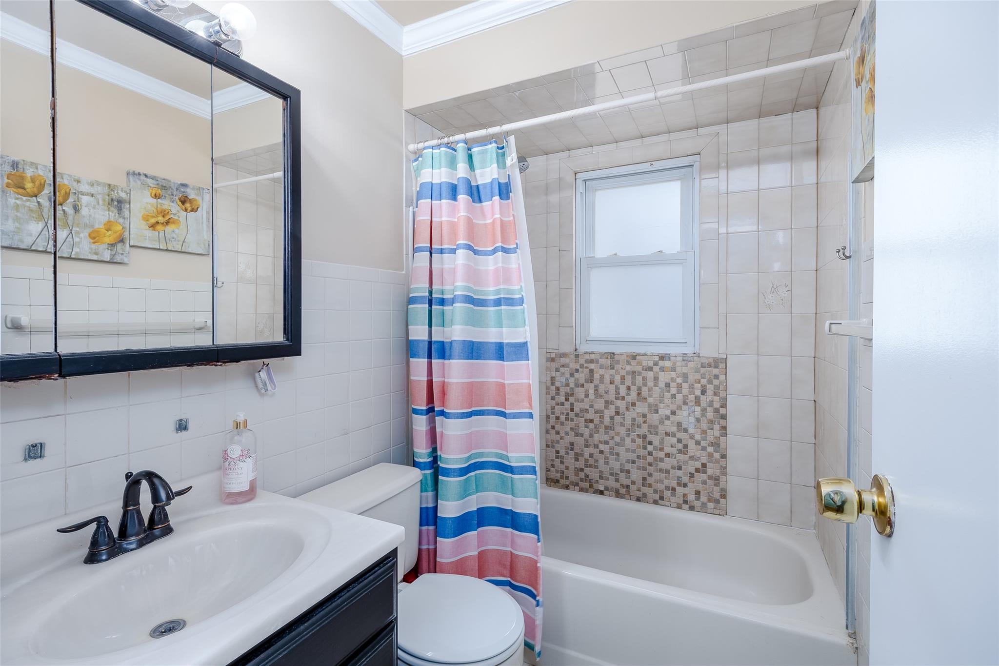 34 Parkdale Drive, North Babylon, New York image 10