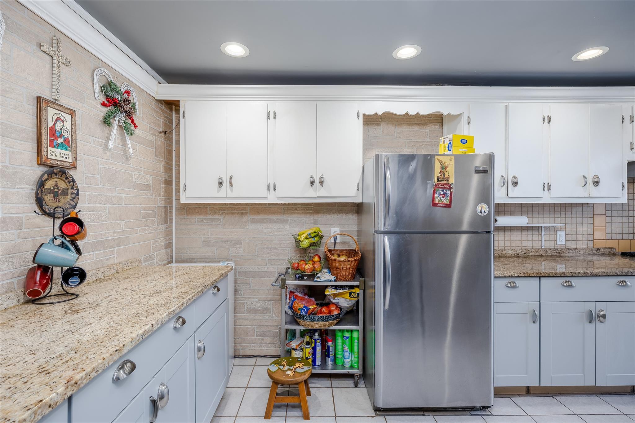 34 Parkdale Drive, North Babylon, New York image 6