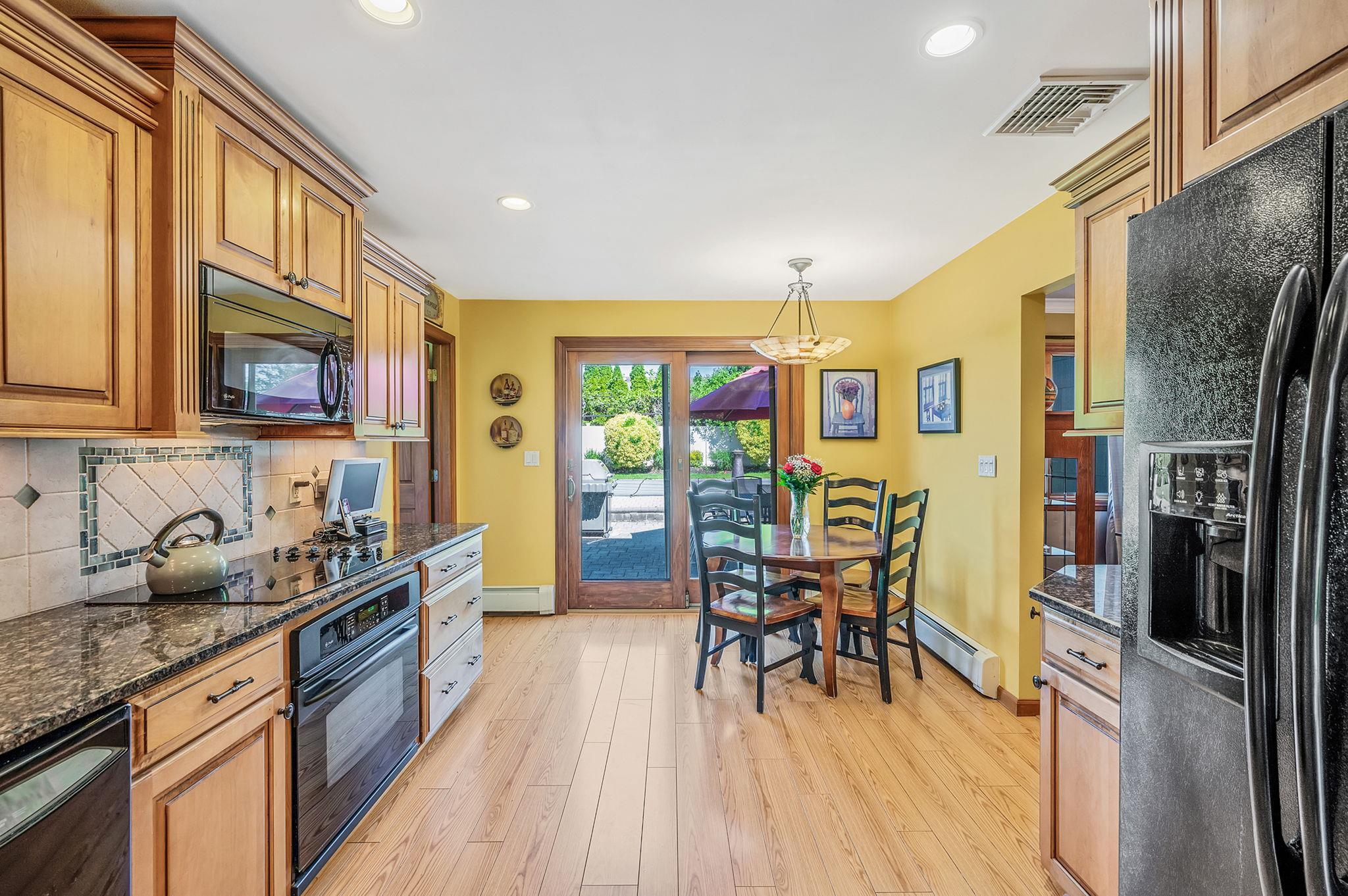33 Amapola Lane, Kings Park, New York image 18