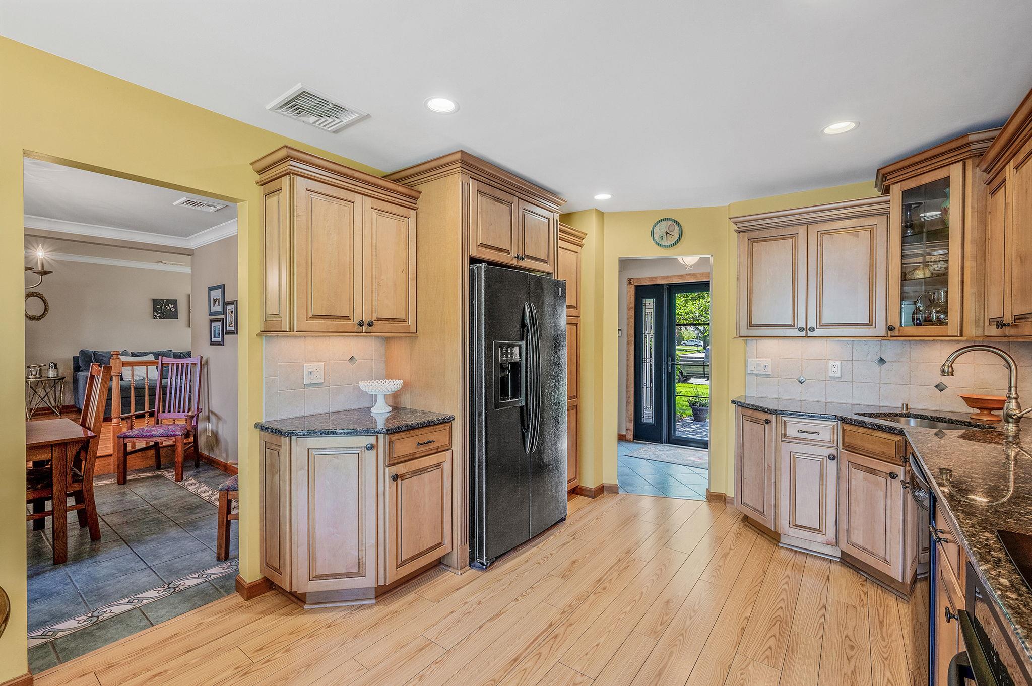33 Amapola Lane, Kings Park, New York image 17