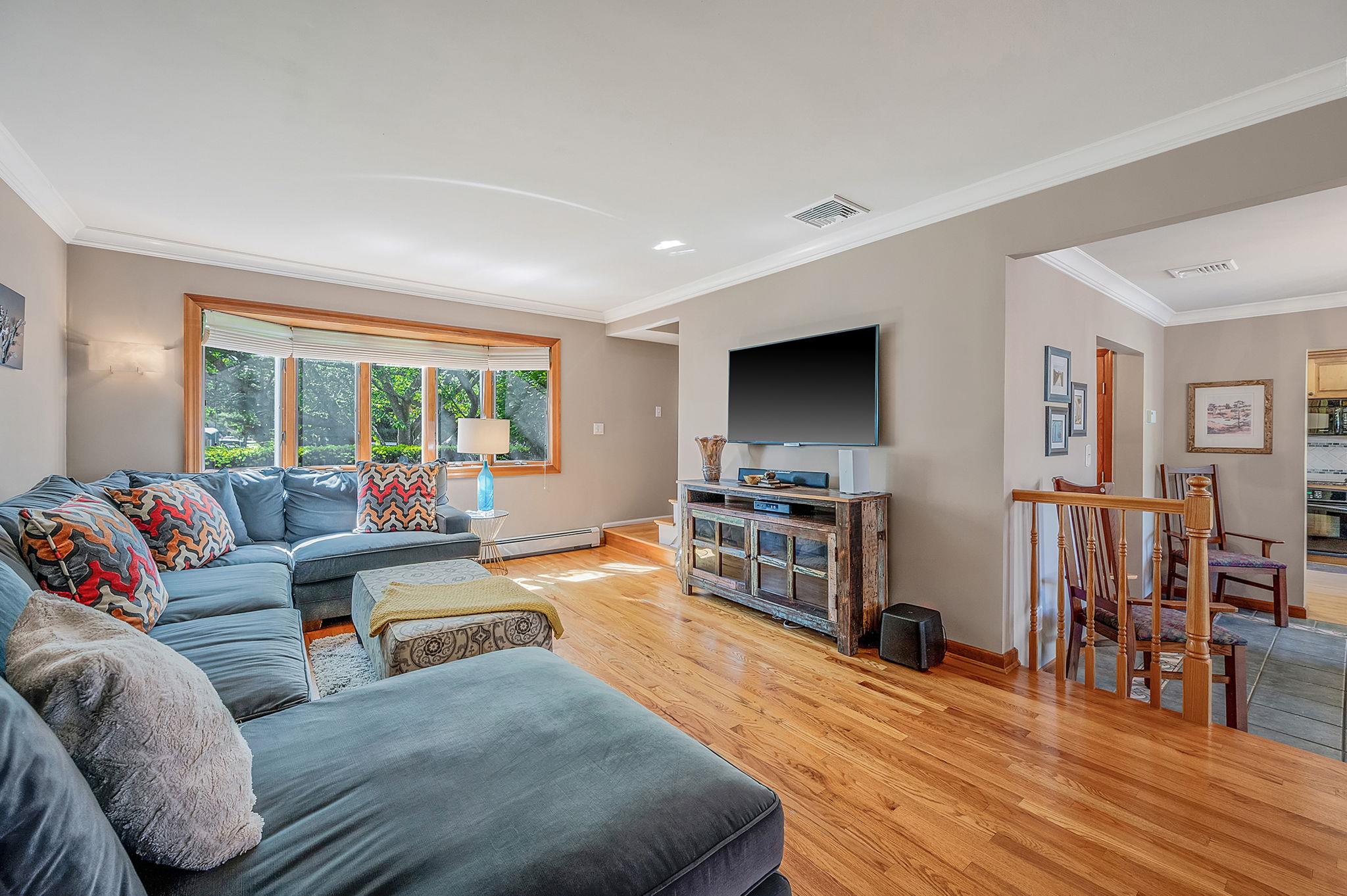 33 Amapola Lane, Kings Park, New York image 8