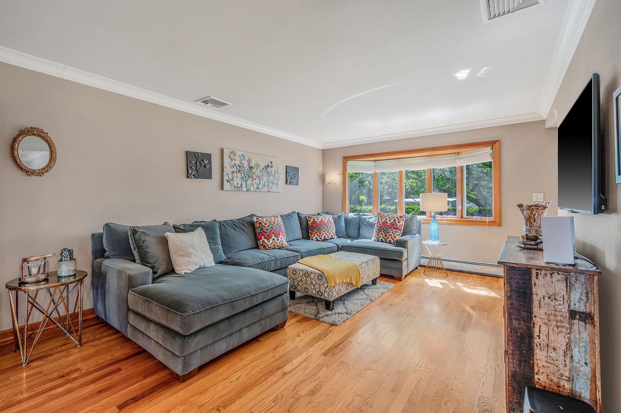 33 Amapola Lane, Kings Park, New York image 7