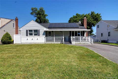 Homes For Sale - 977 Brent Drive<br/> Wantagh, NY 11793