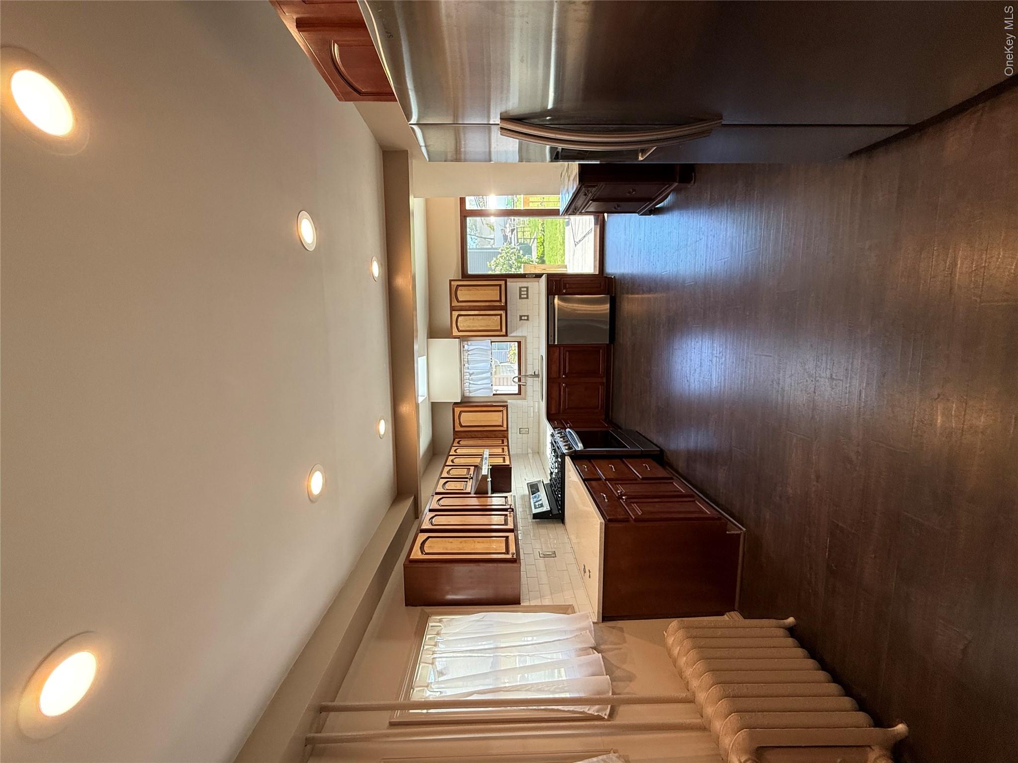 35 S Franklin Avenue