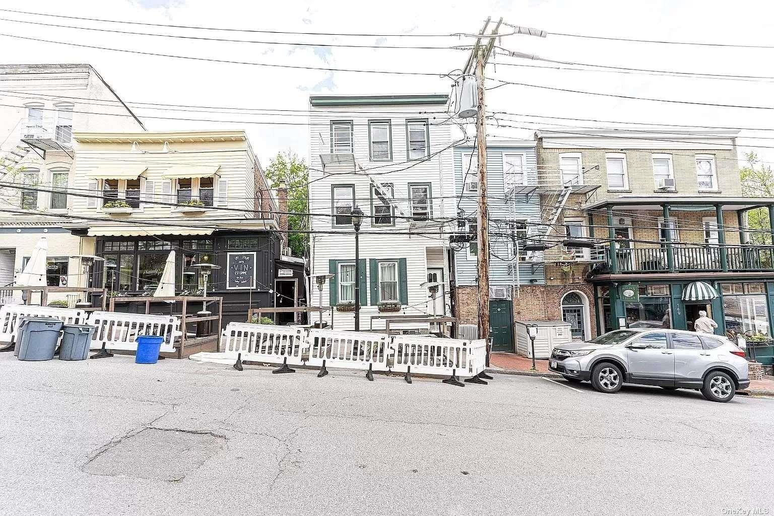 Southside Avenue 1, Hastings-On-Hudson, New York - 1 Bedrooms  
1 Bathrooms  
4 Rooms - 