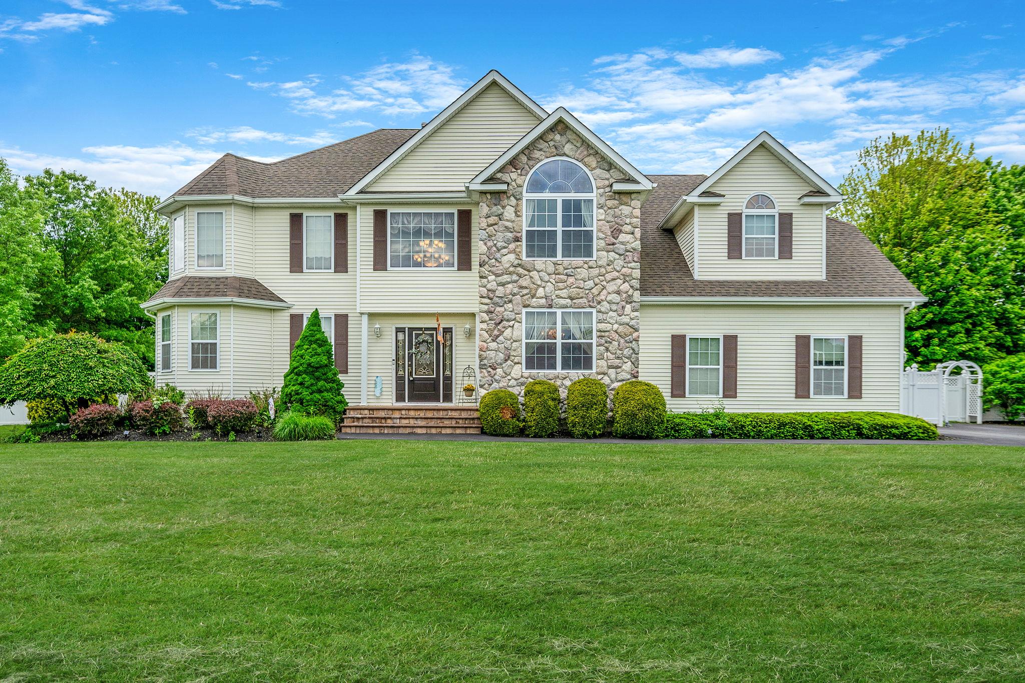 4 Monticello Drive, Shoreham, New York image 1