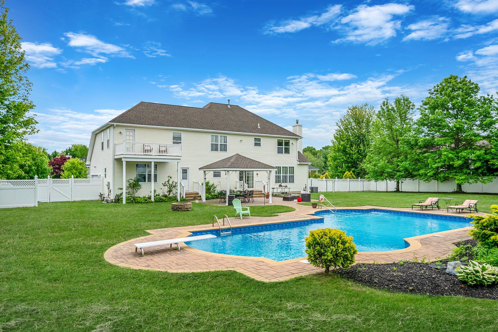 4 Monticello Drive, Shoreham, New York image 2