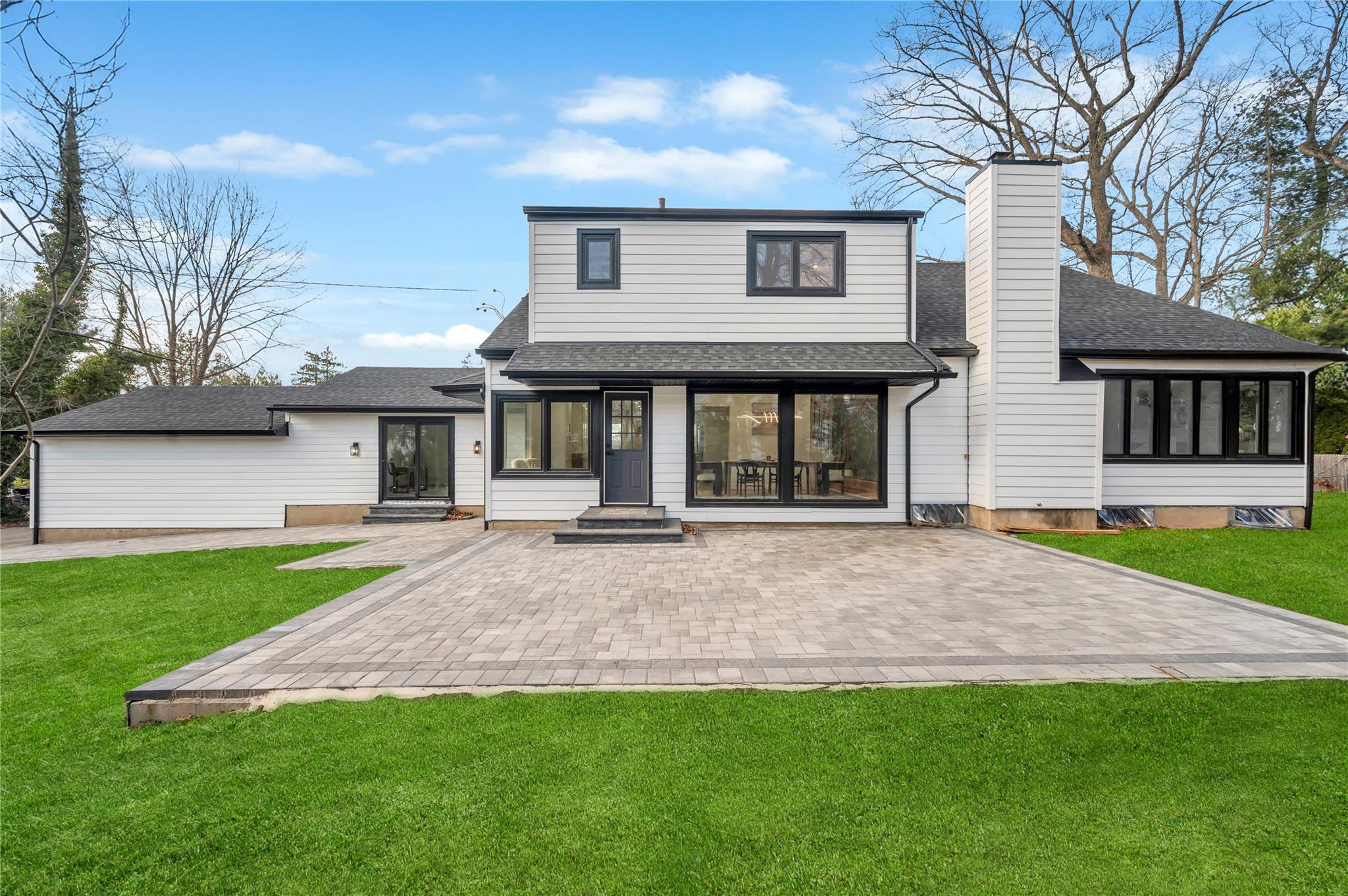14 SW Lakeville Drive, Roslyn, New York image 2
