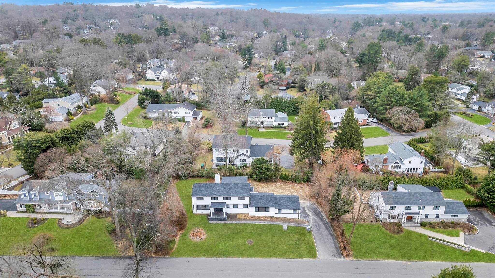 14 SW Lakeville Drive, Roslyn, New York image 3